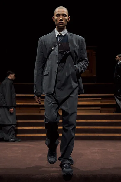 Look 13